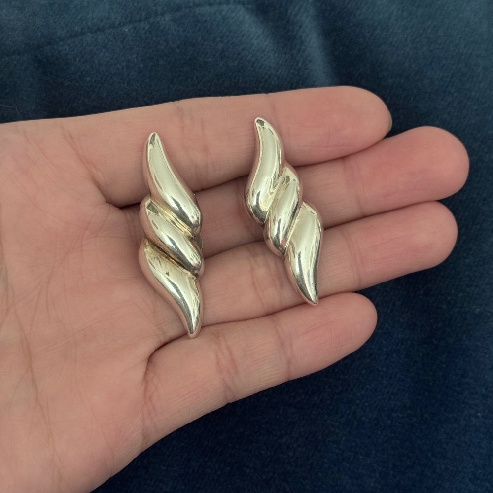 Vintage.925 Sterling Silver Shiny Sea
Shell Inspired Clip on Earrings